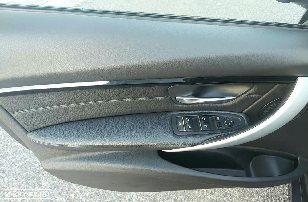 BMW 330 e iPerformance Line Luxury - 40
