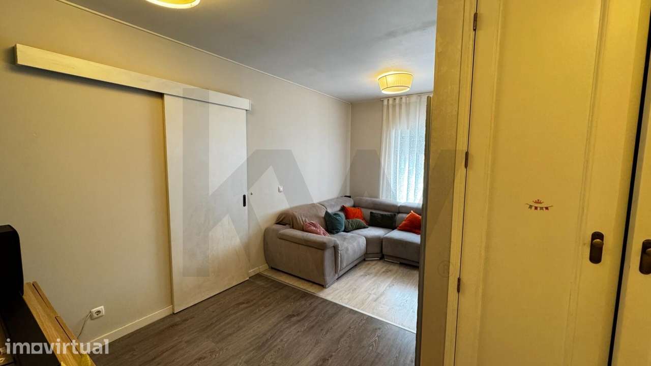 Apartamento T1 com Garagem e Arrumo – Muito Próximo do Centro de Íl - Grande imagem: 3/24