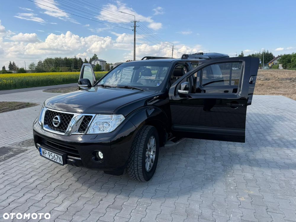 Nissan Pathfinder 2.5 D LE EU5 - 7