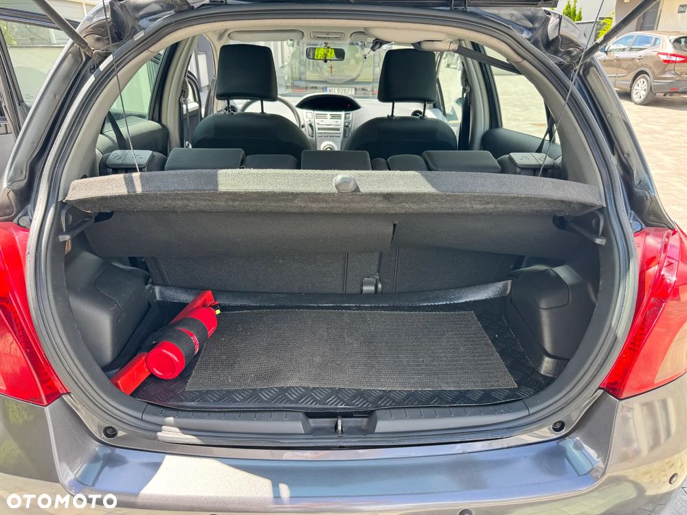 Toyota Yaris 1.3 Luna A/C - 12