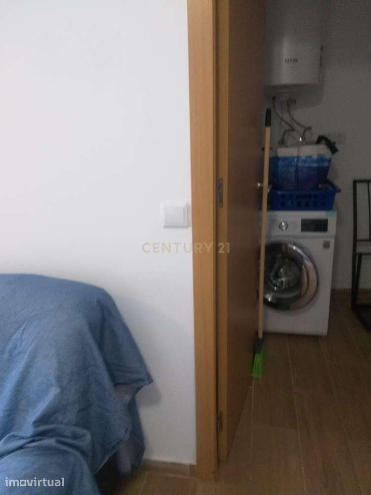 Casa Renovada com 4 Quartos e Garagem - Grande imagem: 3/40