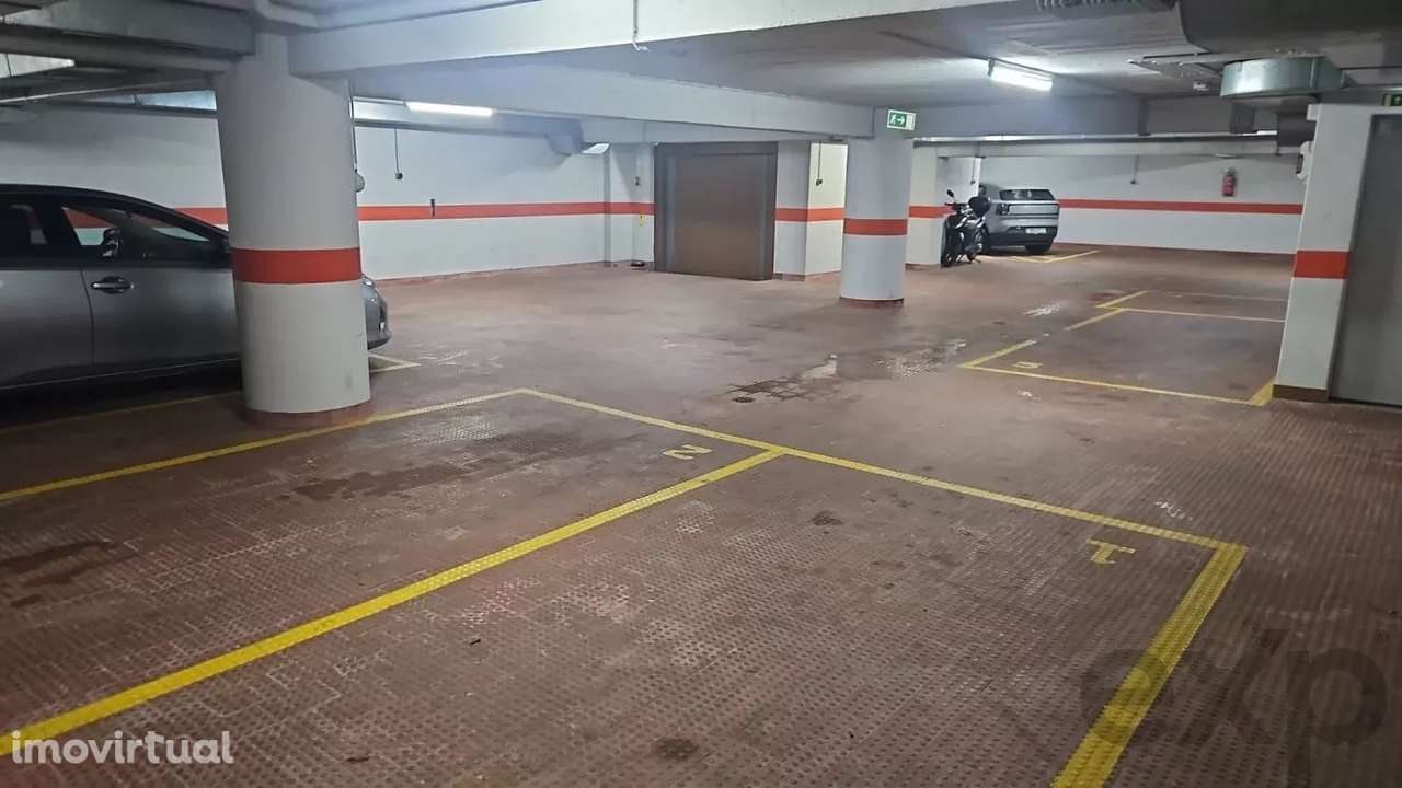 Garagem à venda, na Rua Castilho - Grande imagem: 3/4