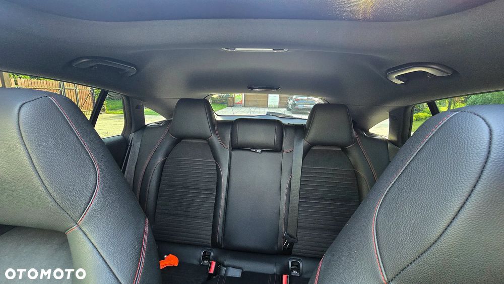 Mercedes-Benz CLA 200 7G-DCT AMG Line - 13