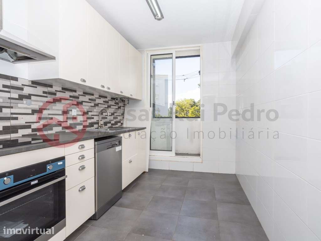 T2 Rés-do-Chão Alto, Renovado, com Excelente Área em Pinhal de Negr... - Grande imagem: 2/28