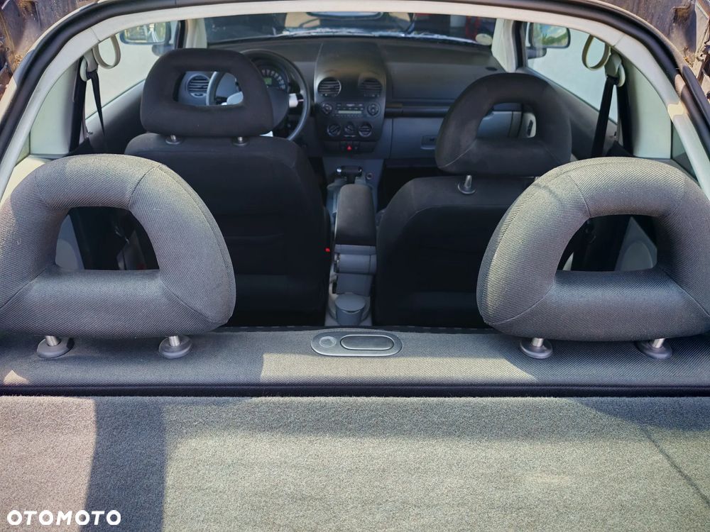 Volkswagen New Beetle - 11