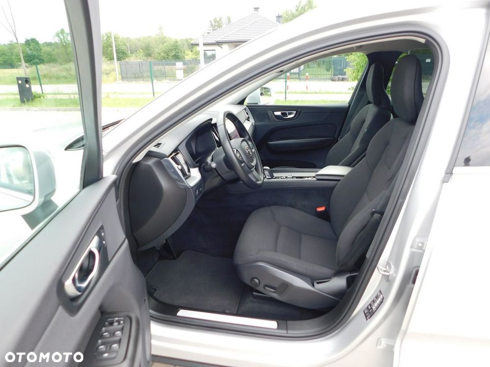 Volvo XC 60 B4 B Momentum Pro - 15