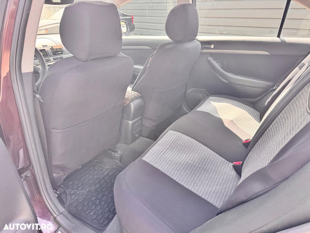 Toyota Avensis 2.0 Luxury - 5