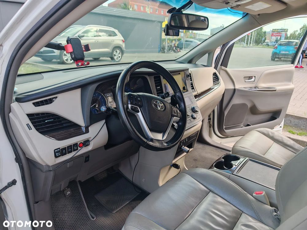 Toyota Sienna 3.5 V6 - 13