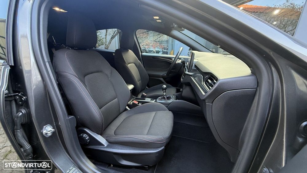 Ford Focus 1.0 EcoBoost MHEV ST-Line - 11