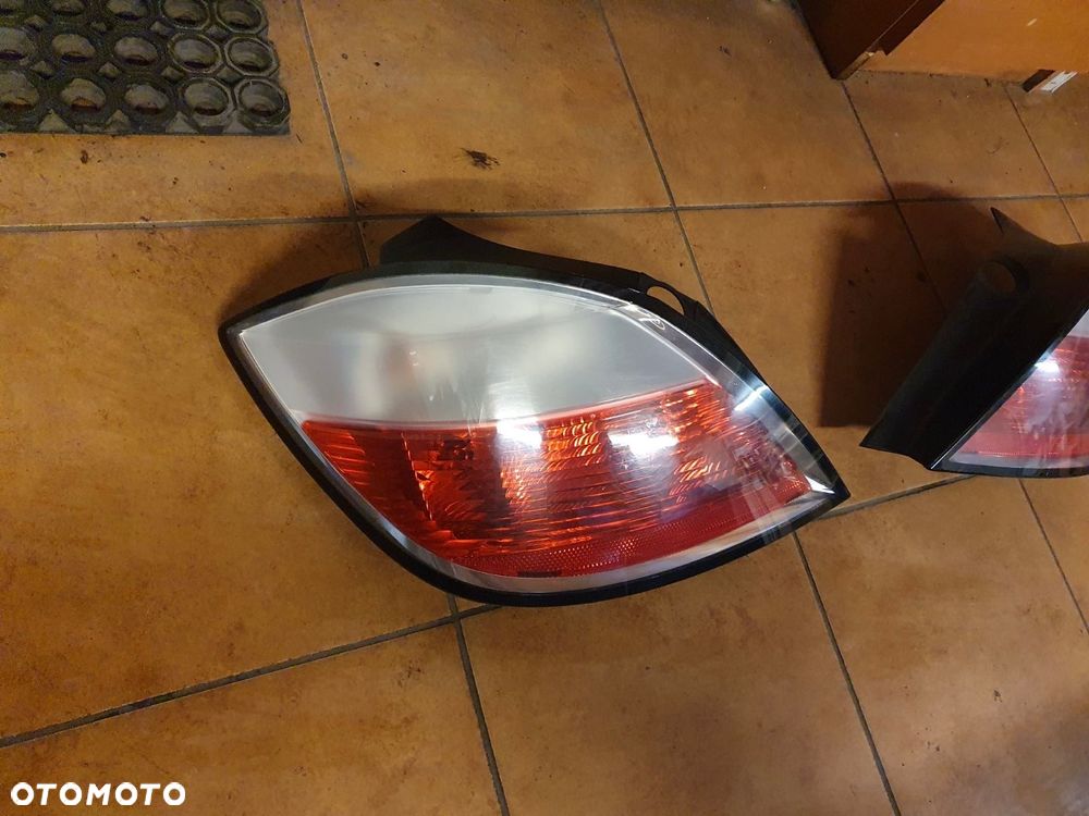 LAMPA L/P TYŁ OPEL ASTRA H III H/B 5 DRZWI - 5