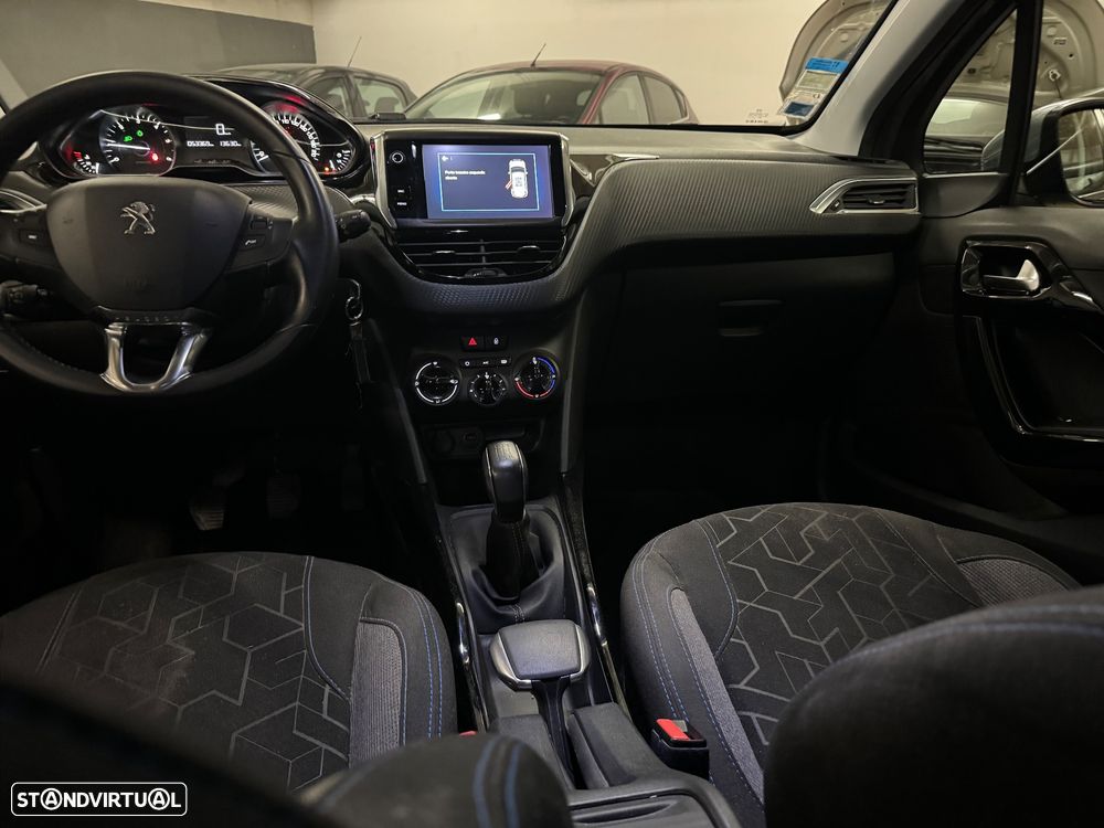 Peugeot 2008 1.5 BlueHDi Signature - 24