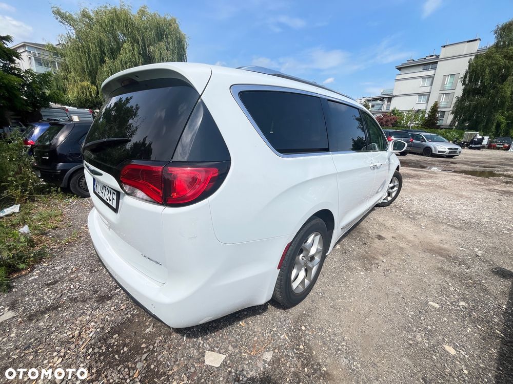 Chrysler Pacifica - 5