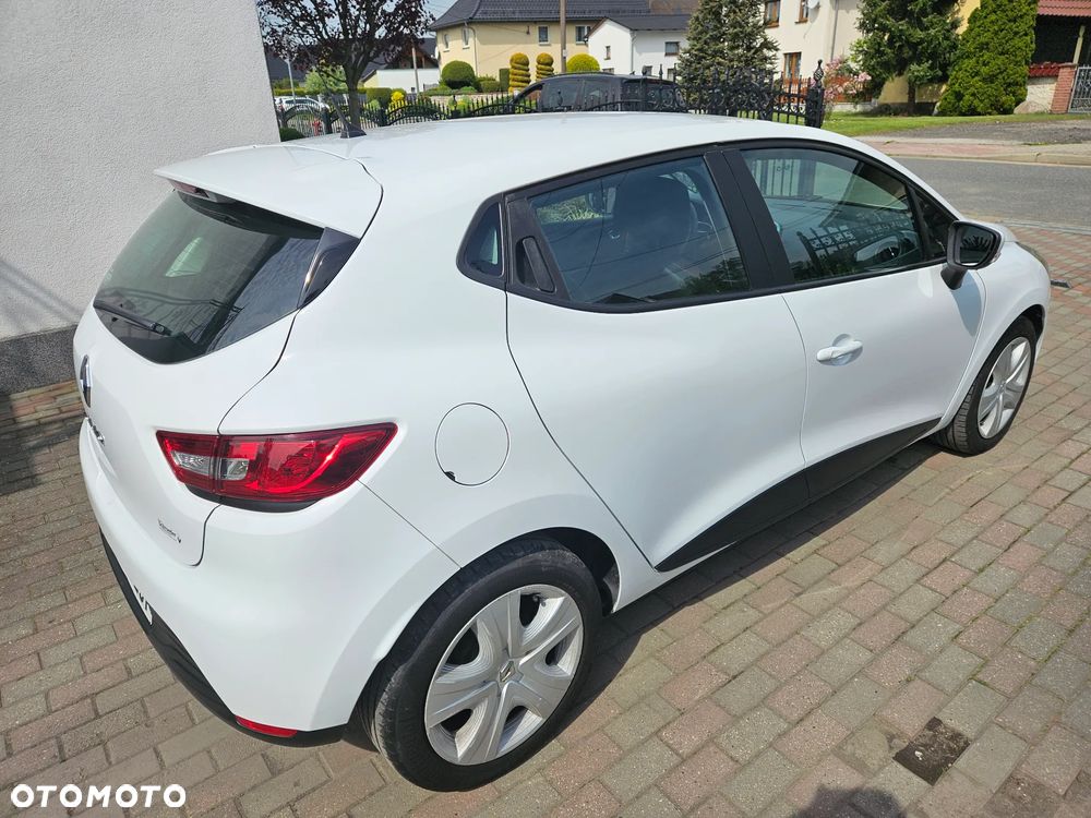 Renault Clio 1.2 16V Expression - 11