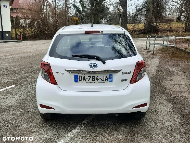 Toyota Yaris Hybrid 100 Dynamic - 8