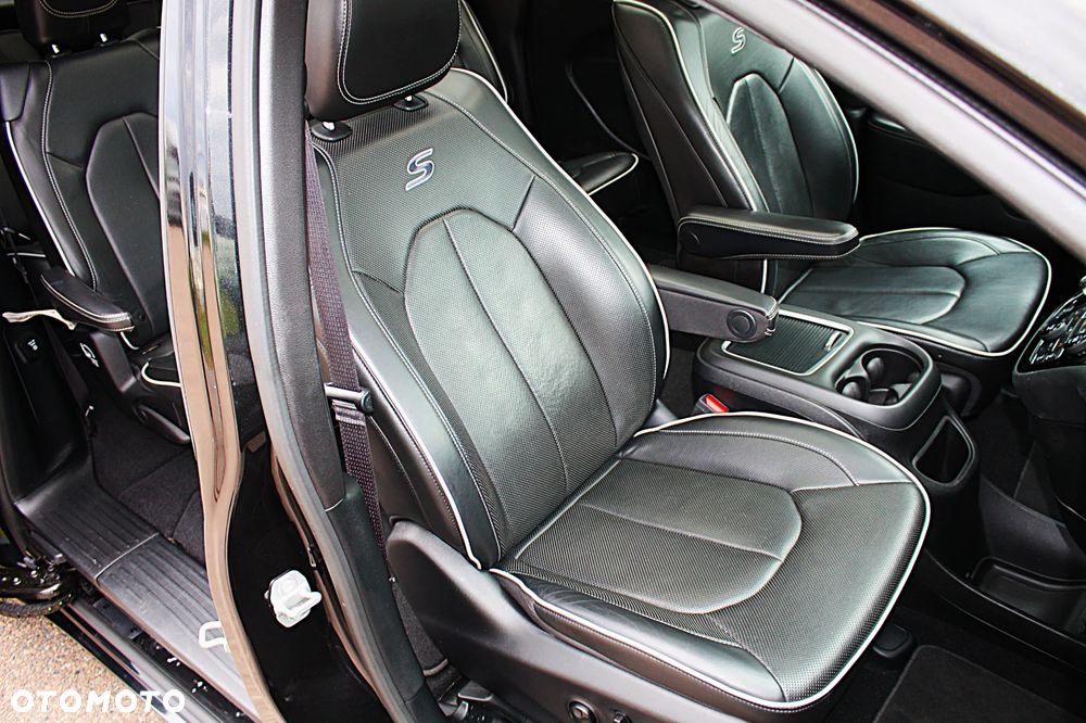 Chrysler Pacifica - 21