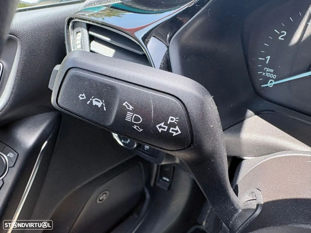 Ford Fiesta 1.0 T EcoBoost Titanium - 39