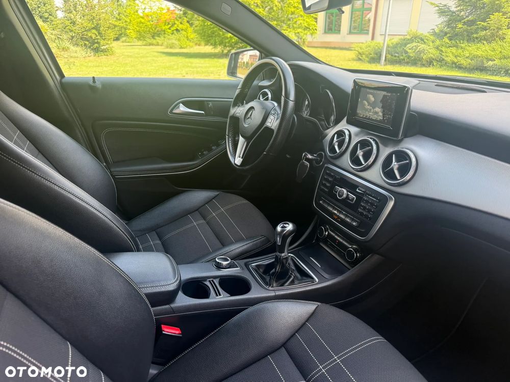 Mercedes-Benz GLA 200 UrbanStyle Edition - 36