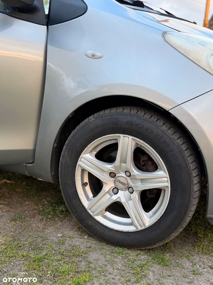 Toyota Yaris 1.3 Sol - 10