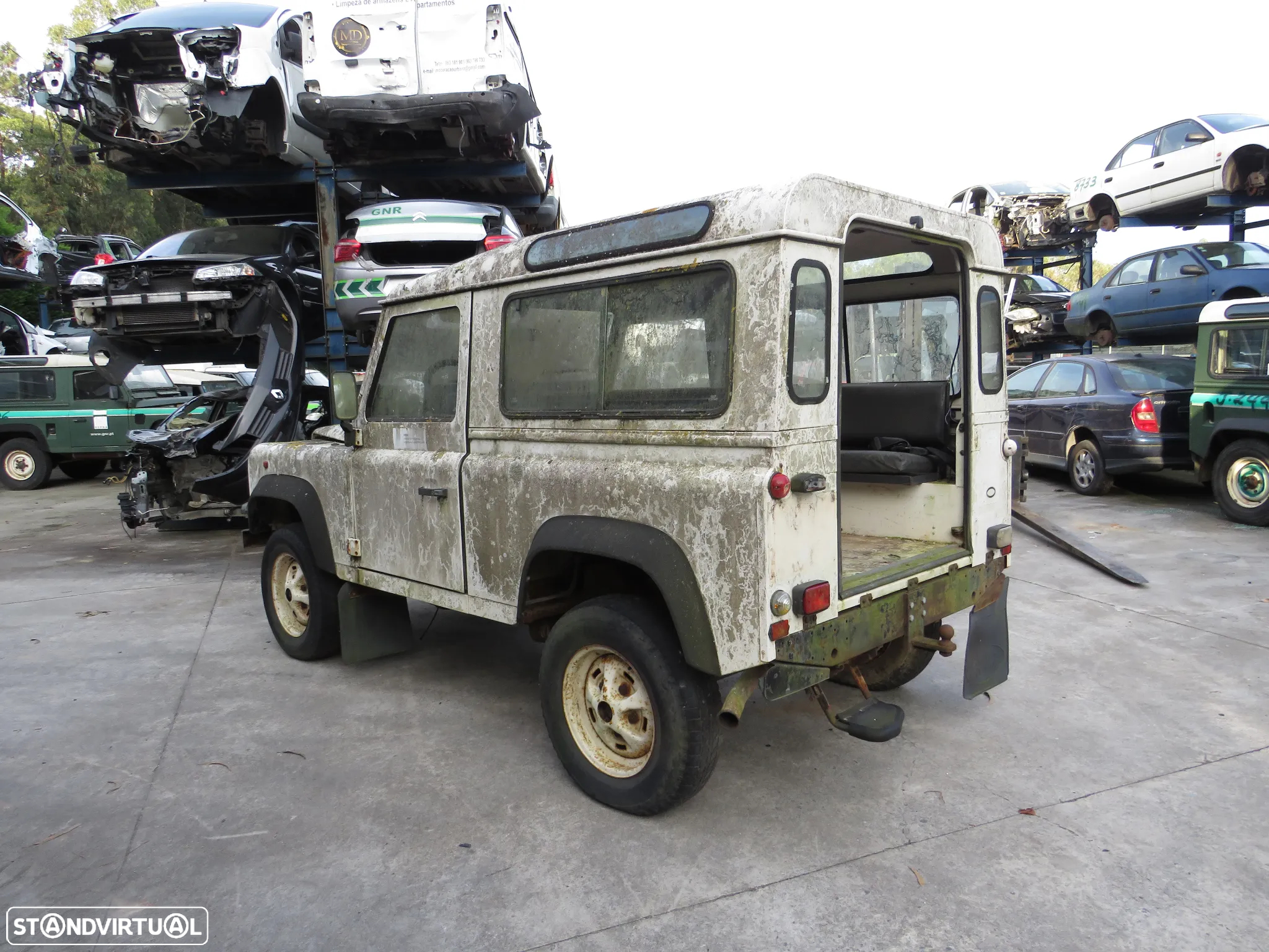 Land Rover Defender 90 2.5 TDI (113 CV) 1996  - Peças Usadas (8920) - 3