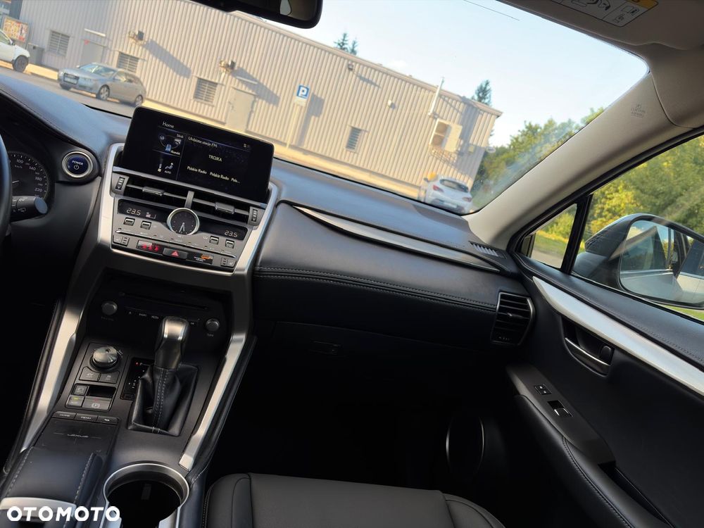 Lexus NX 300h Style Edition - 14