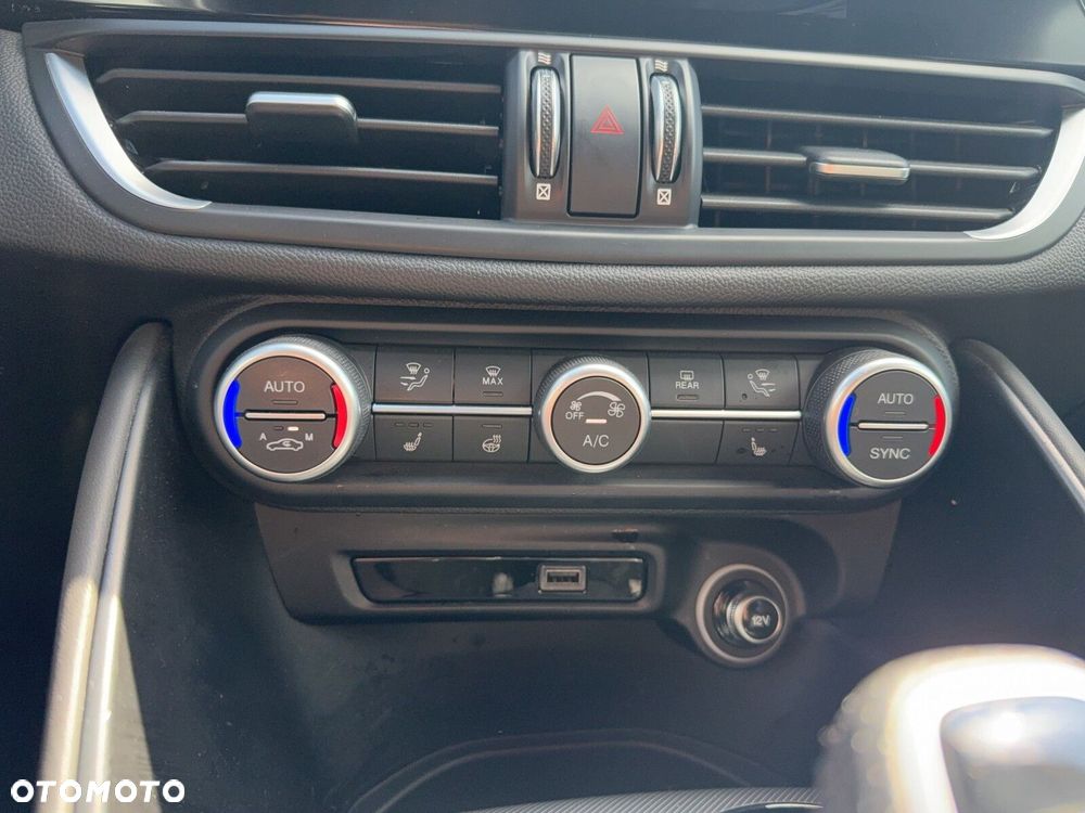 Alfa Romeo Giulia 2.0 Turbo Veloce Q4 - 24