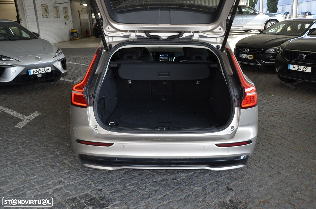 Volvo V60 2.0 T6 AWD TE Plus Dark - 24