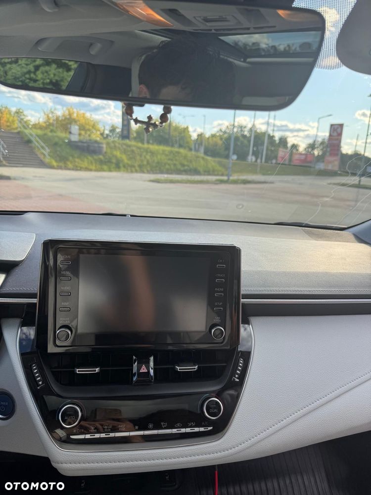 Toyota Corolla 2.0 Hybrid Executive - 9