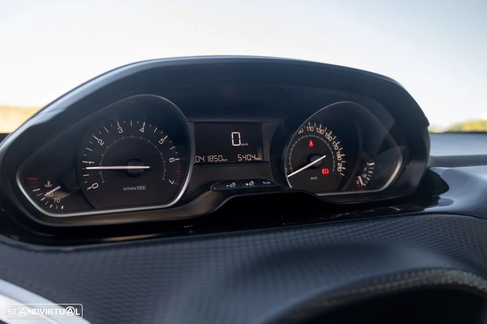 Peugeot 208 1.2 PureTech Allure - 19