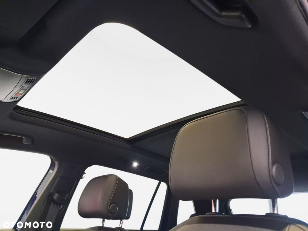 Volkswagen Tiguan - 11