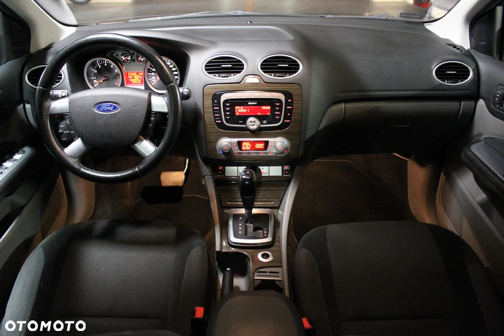 Ford Focus 2.0 Ghia - 10