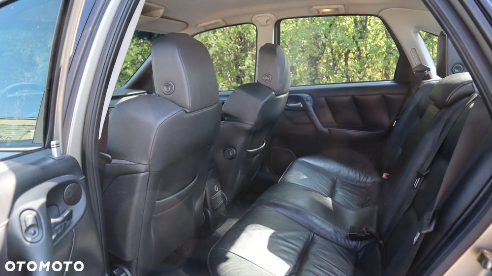 Opel Vectra 2.5 CDX - 17