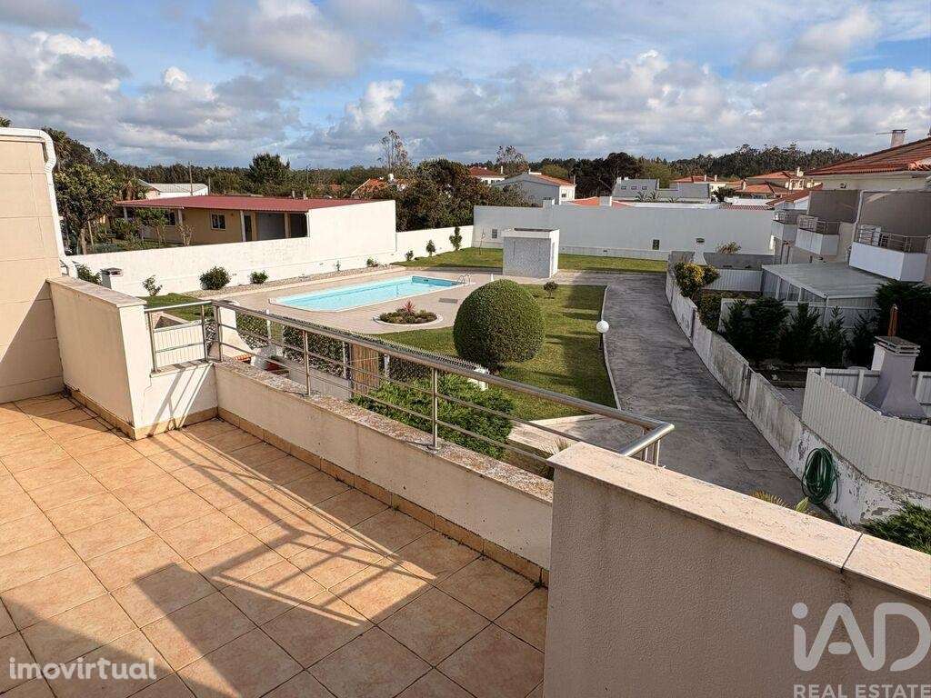 Moradia em banda T4 em Foz do Arelho de 161 m2 - Grande imagem: 3/33