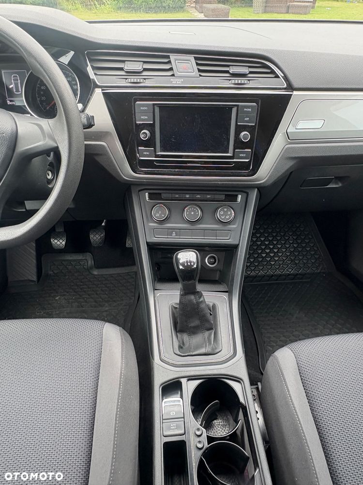 Volkswagen Touran 1.5 TSI EVO Active - 17