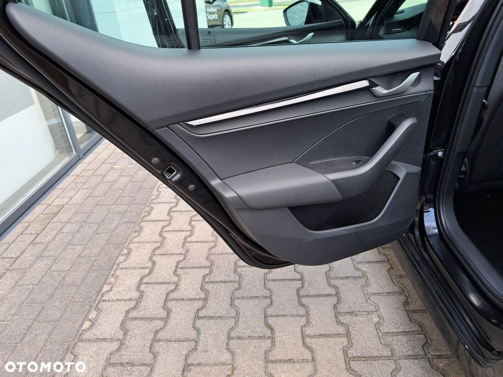 Skoda Octavia 1.5 TSI mHEV Sportline DSG - 32