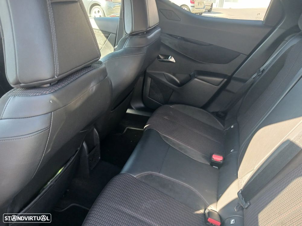 DS DS3 Crossback PureTech 130 Aut. PERFORMANCE LINE + - 27