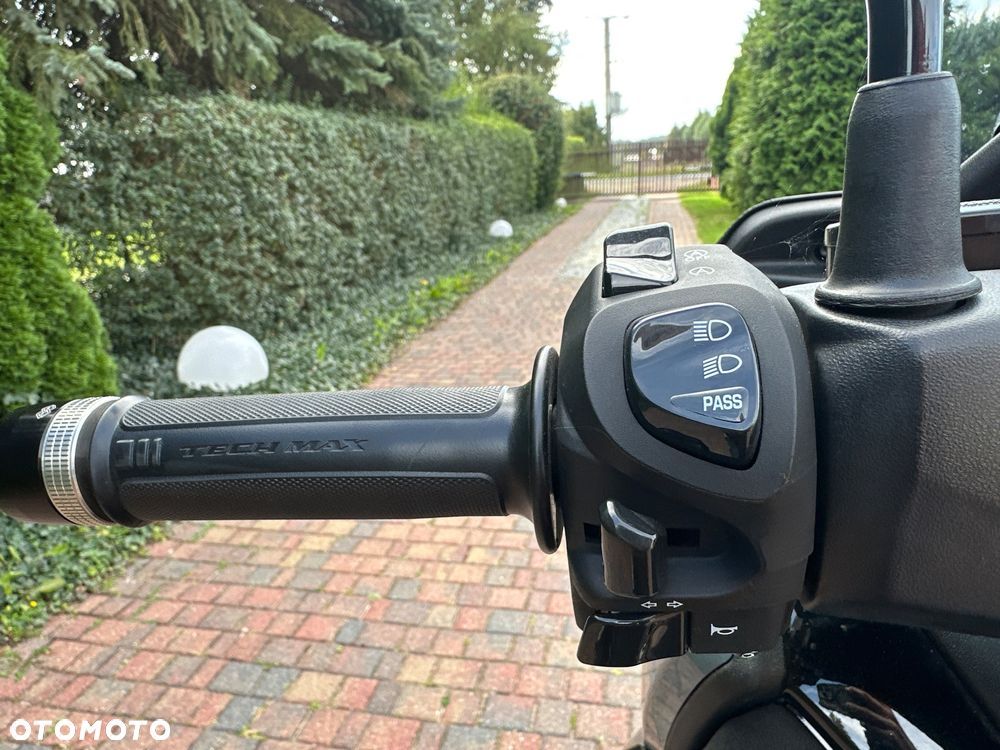 Yamaha X-max - 12
