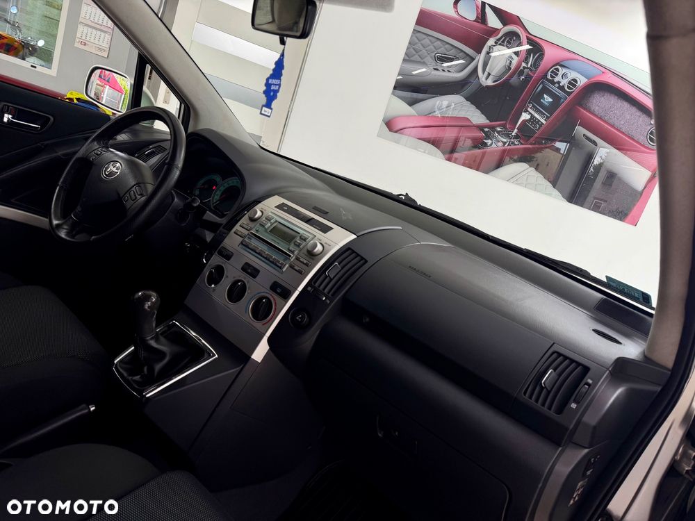 Toyota Corolla Verso 2.0 D-4D Prestige - 35