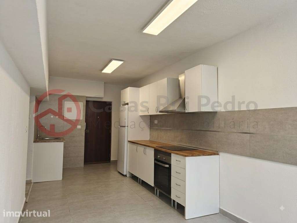 Loja transformada em apartamento em Setúbal - Grande imagem: 3/19