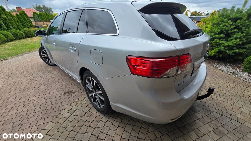 Toyota Avensis - 16