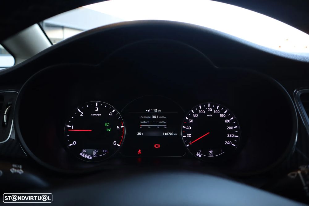 Kia Carens 1.7 CRDi ISG TX - 25