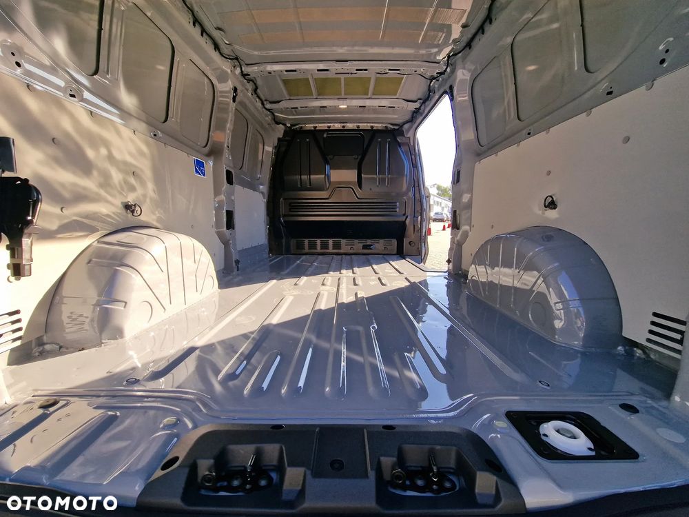 Volkswagen Transporter - 11