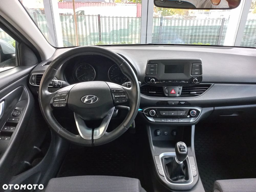 Hyundai i30 1.5 DPI Classic + - 18