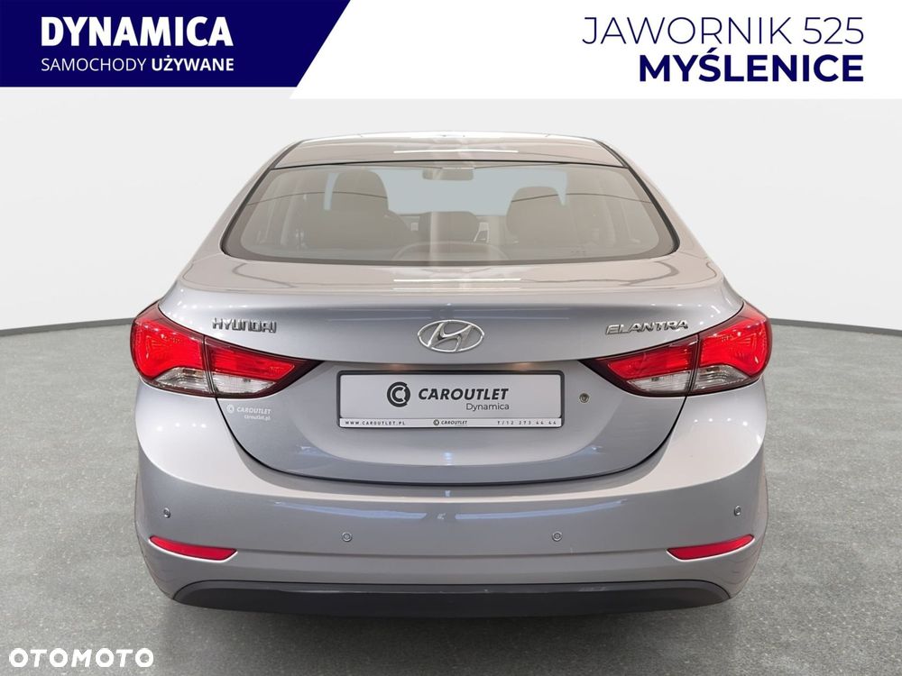 Hyundai Elantra - 8