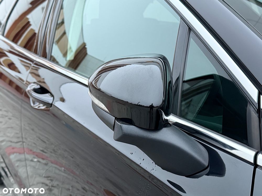 Ford Mondeo SW 2.0 Hybrid Titanium - 38