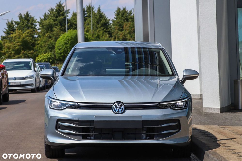 Volkswagen Golf - 8