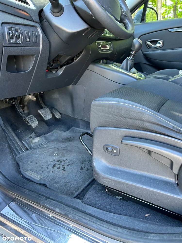 Renault Grand Scenic 1.9 dCi FAP Exception - 24