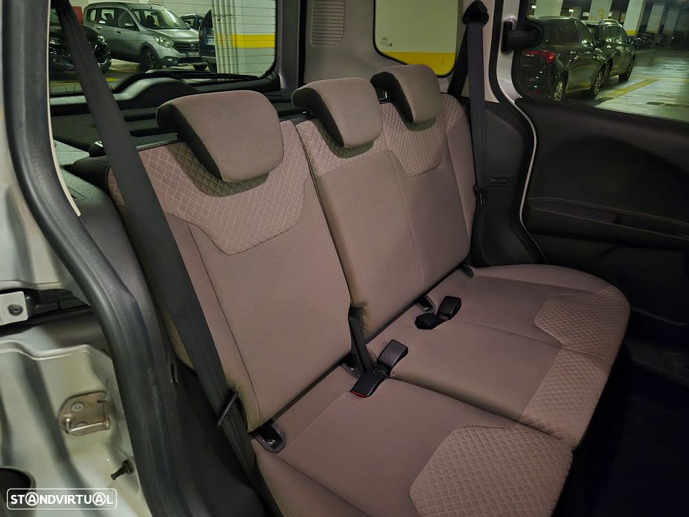 Ford Tourneo Courier 1.0 EcoBoost Titanium - 31