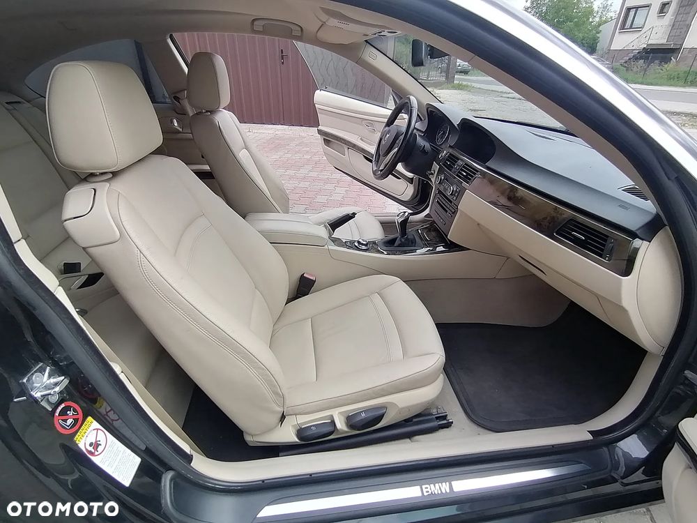BMW Seria 3 320d Coupe - 26