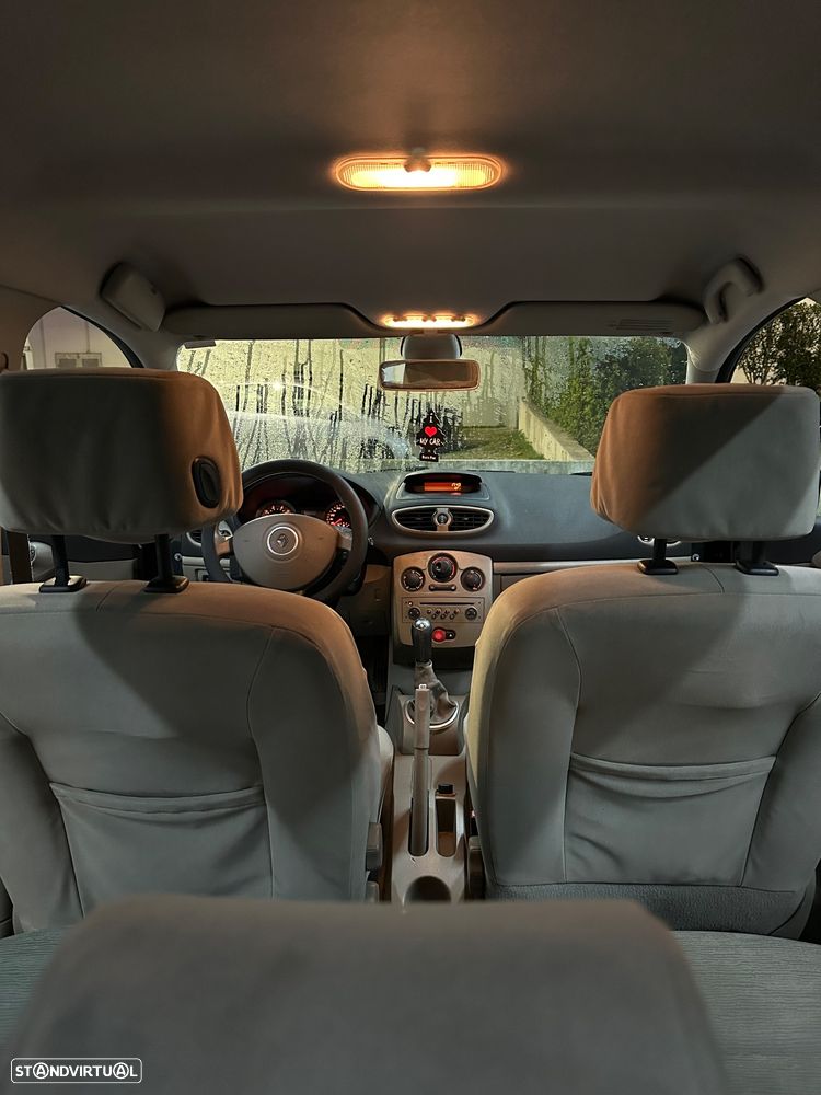 Renault Clio 1.2 16V Confort - 8