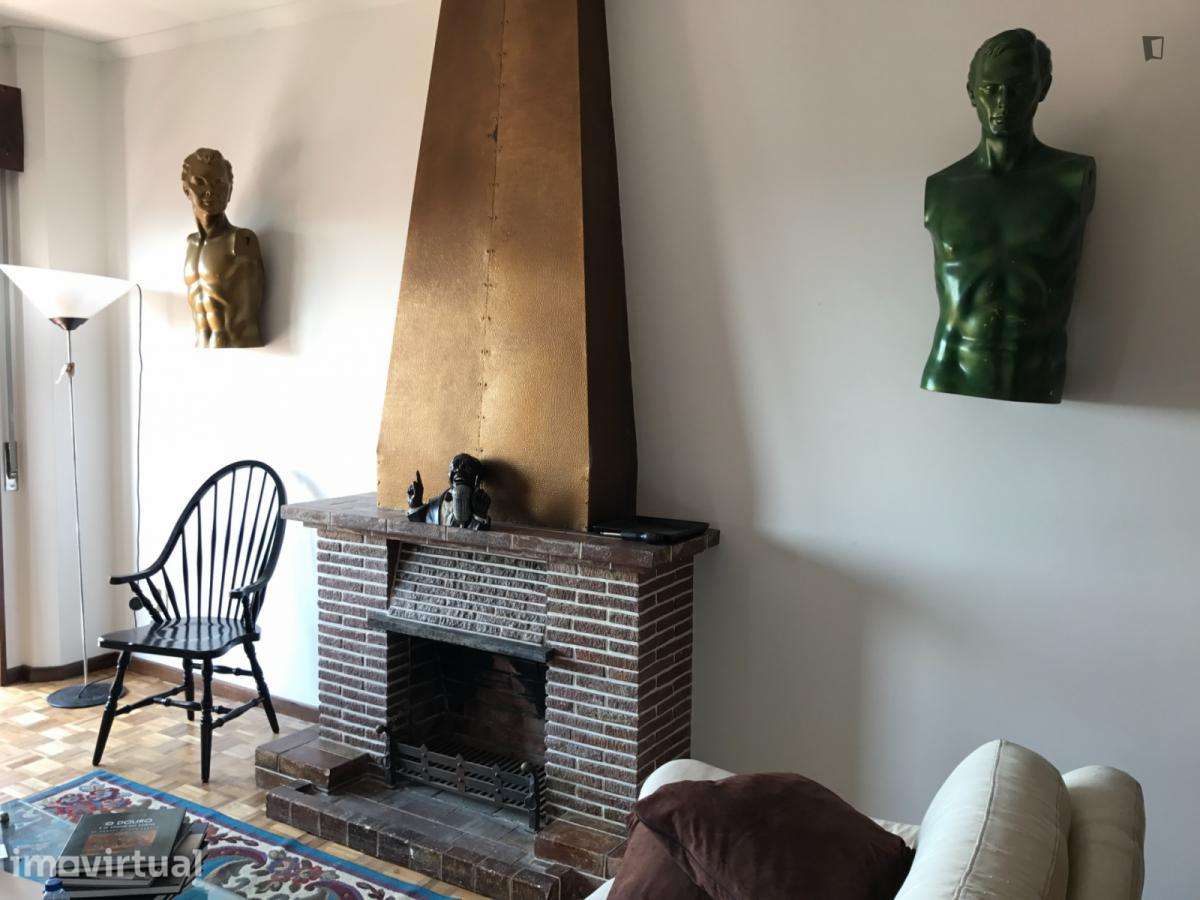 Quarto - localizado em Lordelo do Ouro Porto - Grande imagem: 5/23